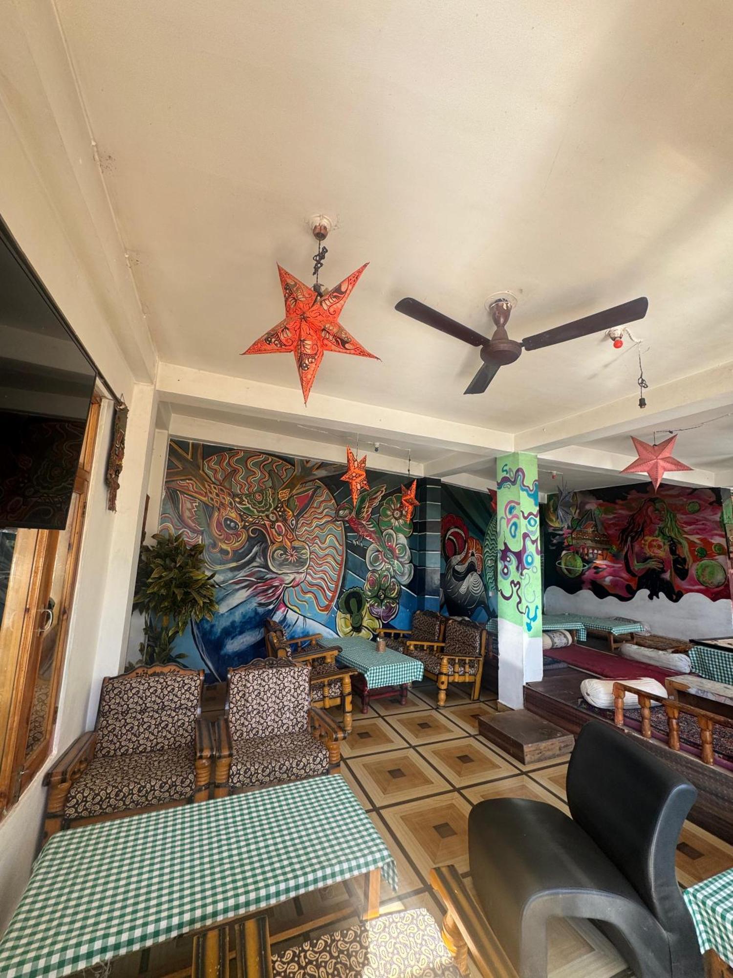 Hotel 19 Tosh Exterior photo