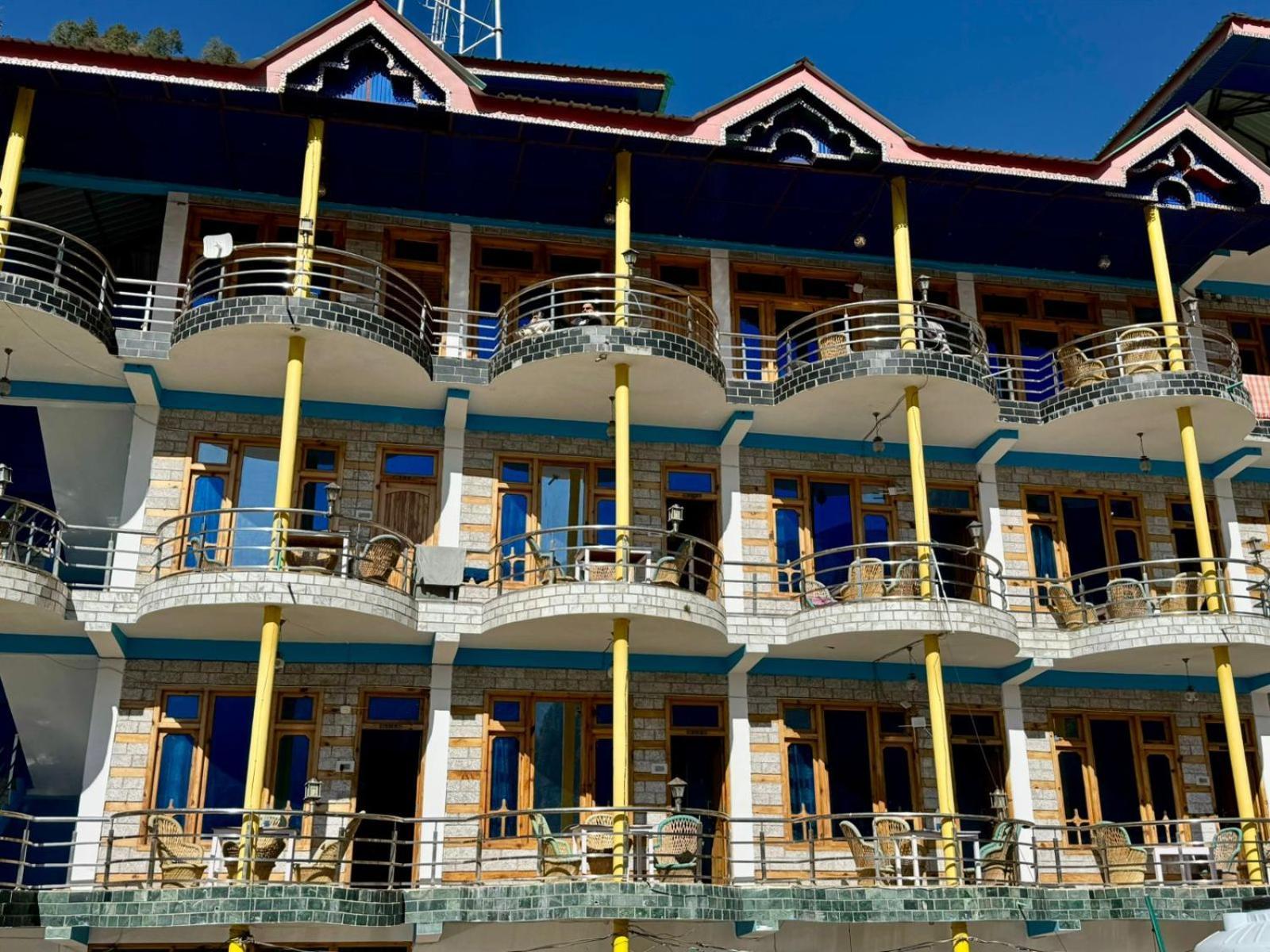 Hotel 19 Tosh Exterior photo