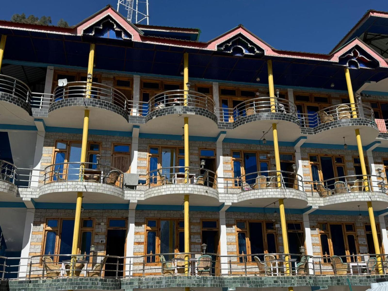 Hotel 19 Tosh Exterior photo
