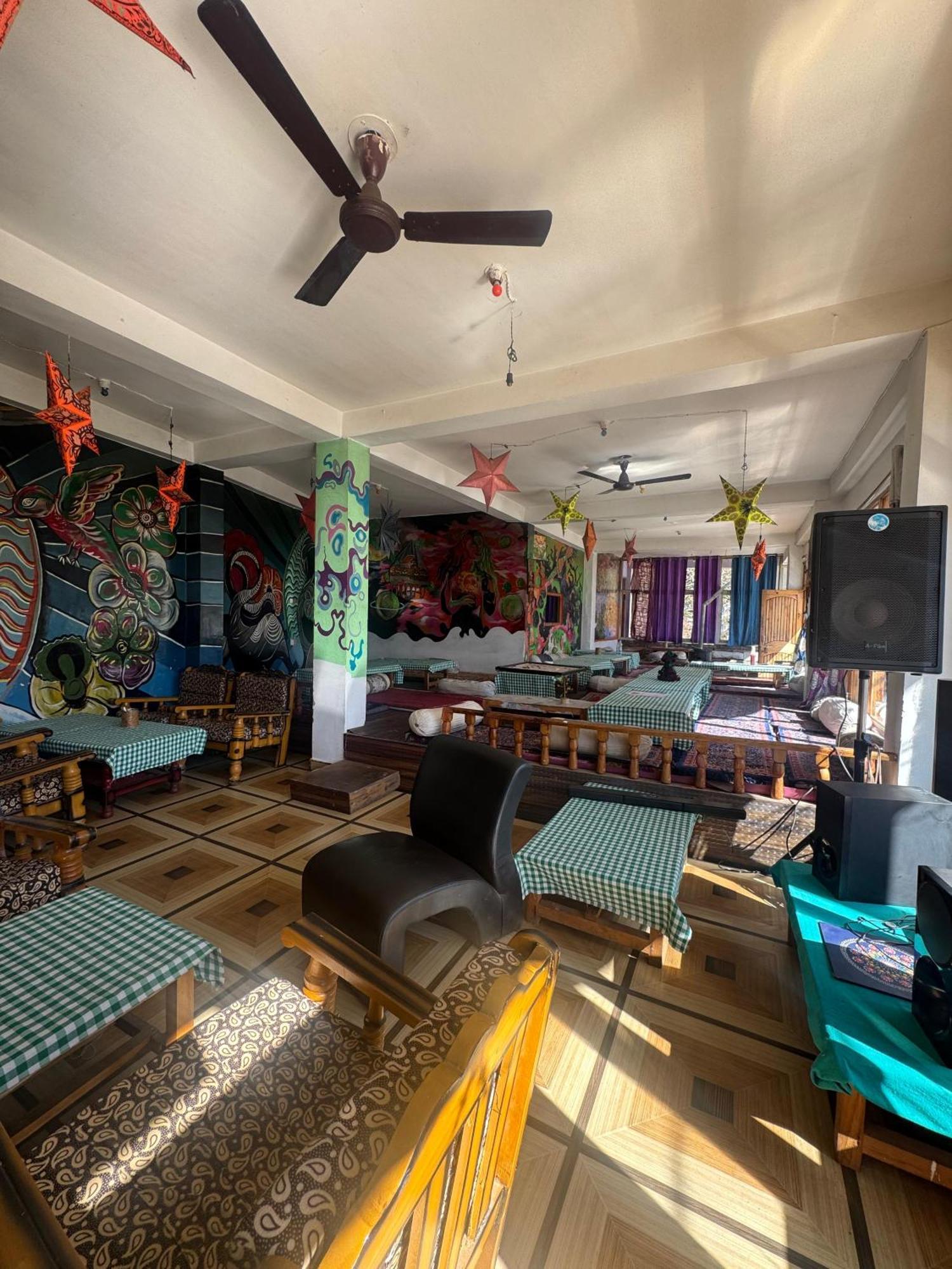 Hotel 19 Tosh Exterior photo